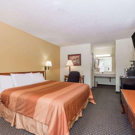 Days Inn By Wyndham Форт Пейн Екстериор снимка