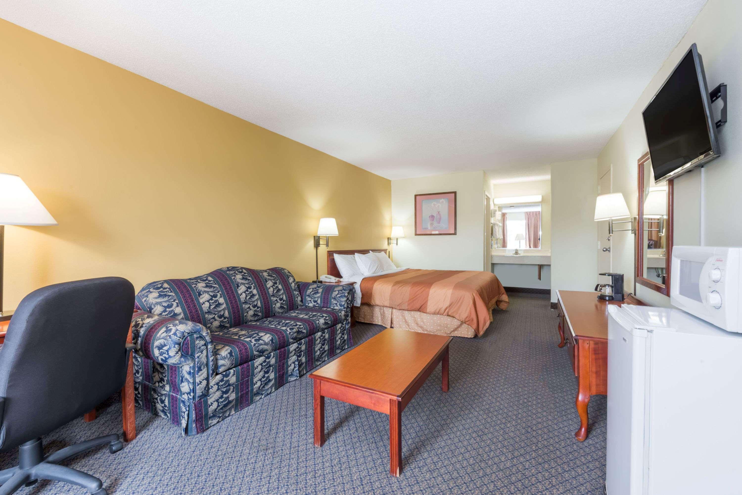 Days Inn By Wyndham Форт Пейн Екстериор снимка