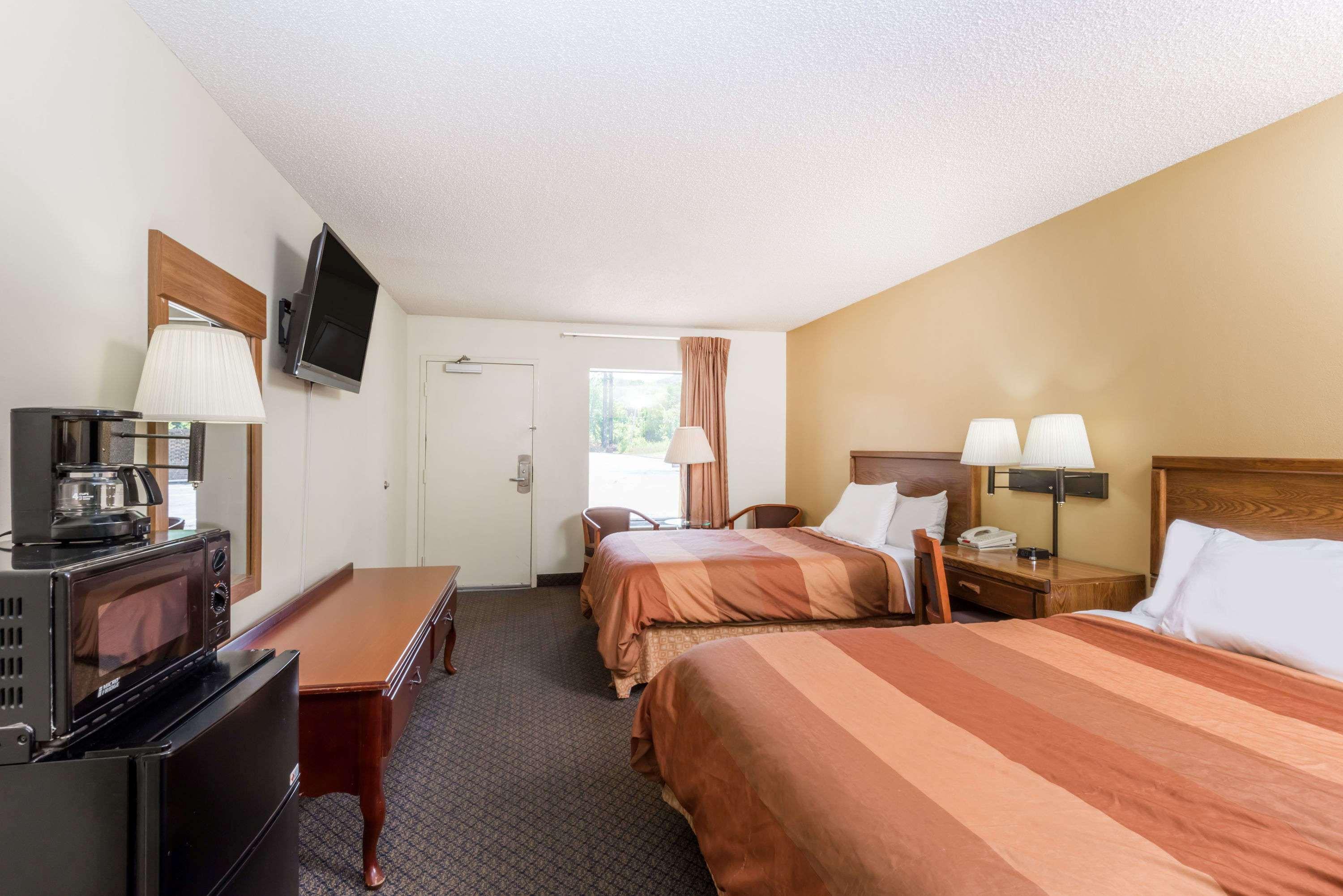 Days Inn By Wyndham Форт Пейн Екстериор снимка