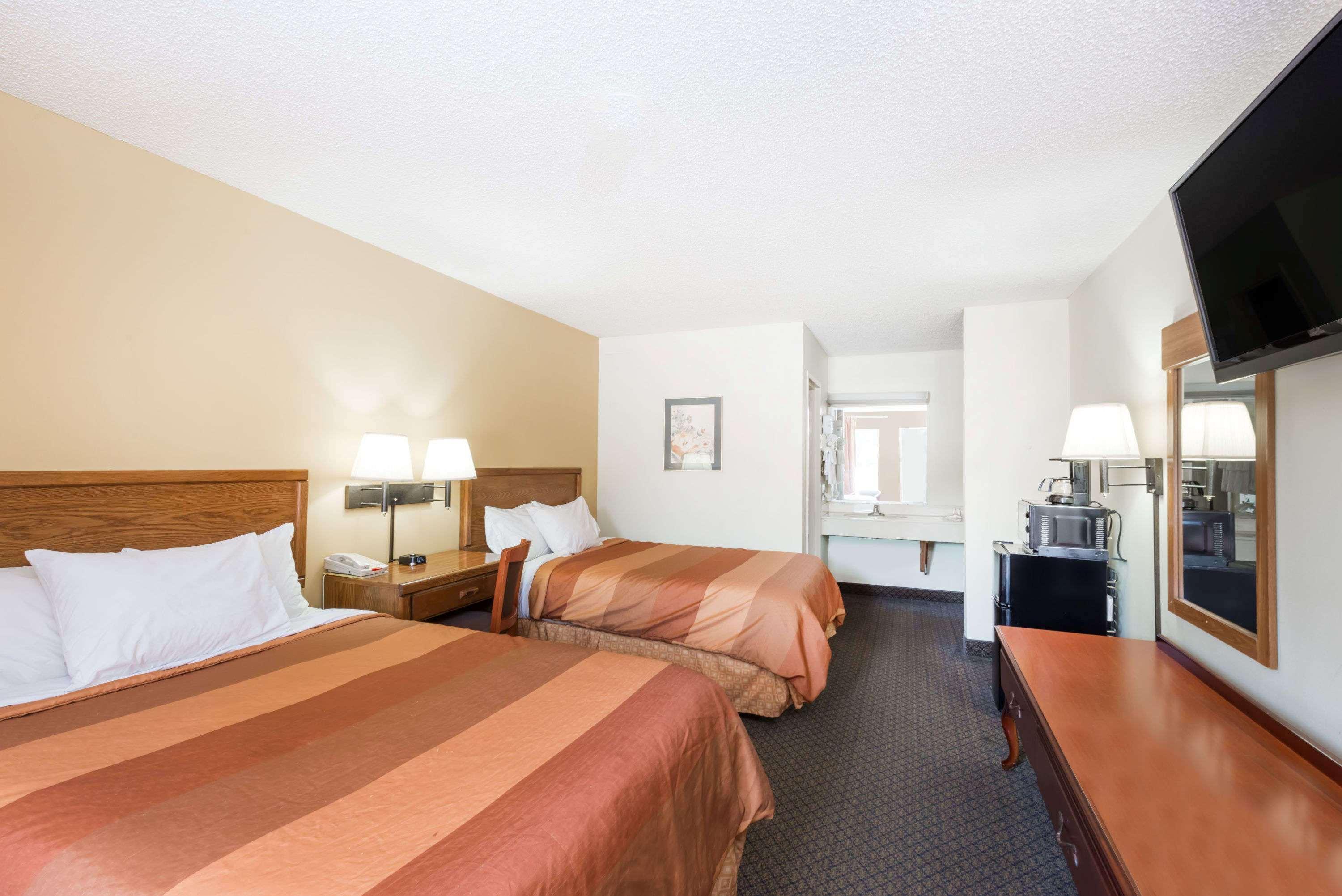 Days Inn By Wyndham Форт Пейн Екстериор снимка