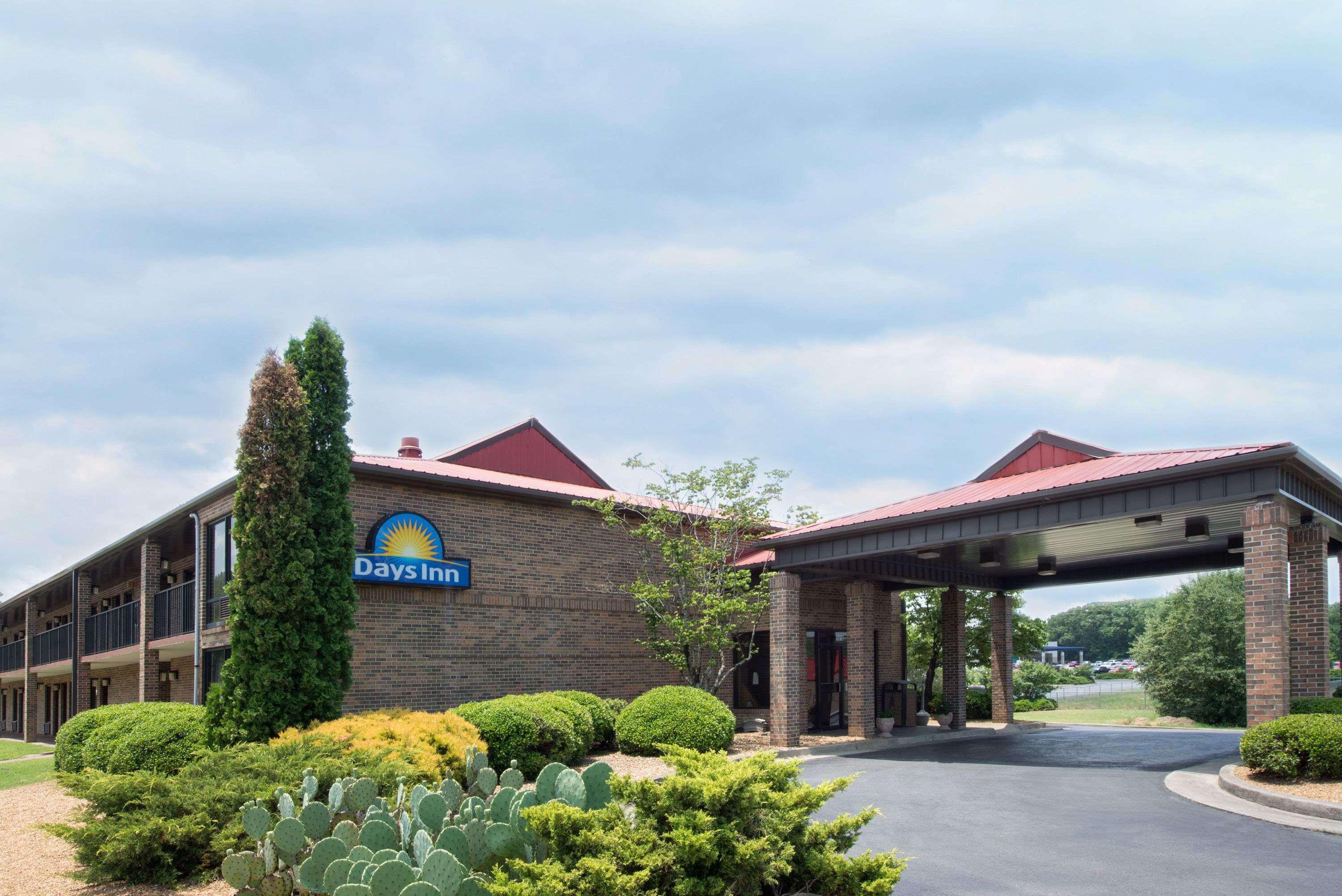 Days Inn By Wyndham Форт Пейн Екстериор снимка