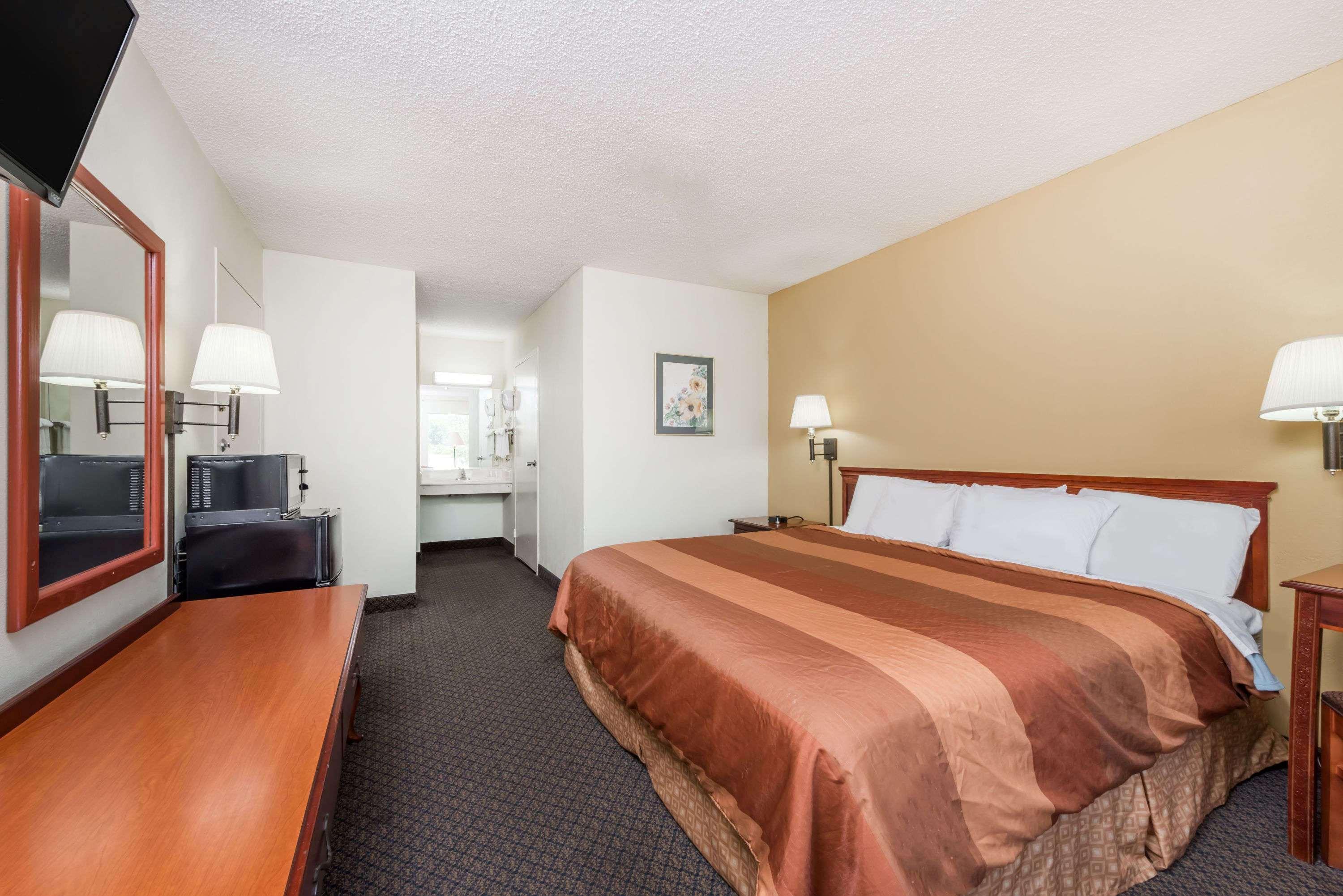 Days Inn By Wyndham Форт Пейн Екстериор снимка